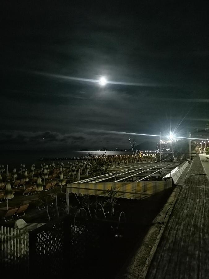 Appartamento Loano Climatizzato Mt 650 Dal Mare Exterior foto